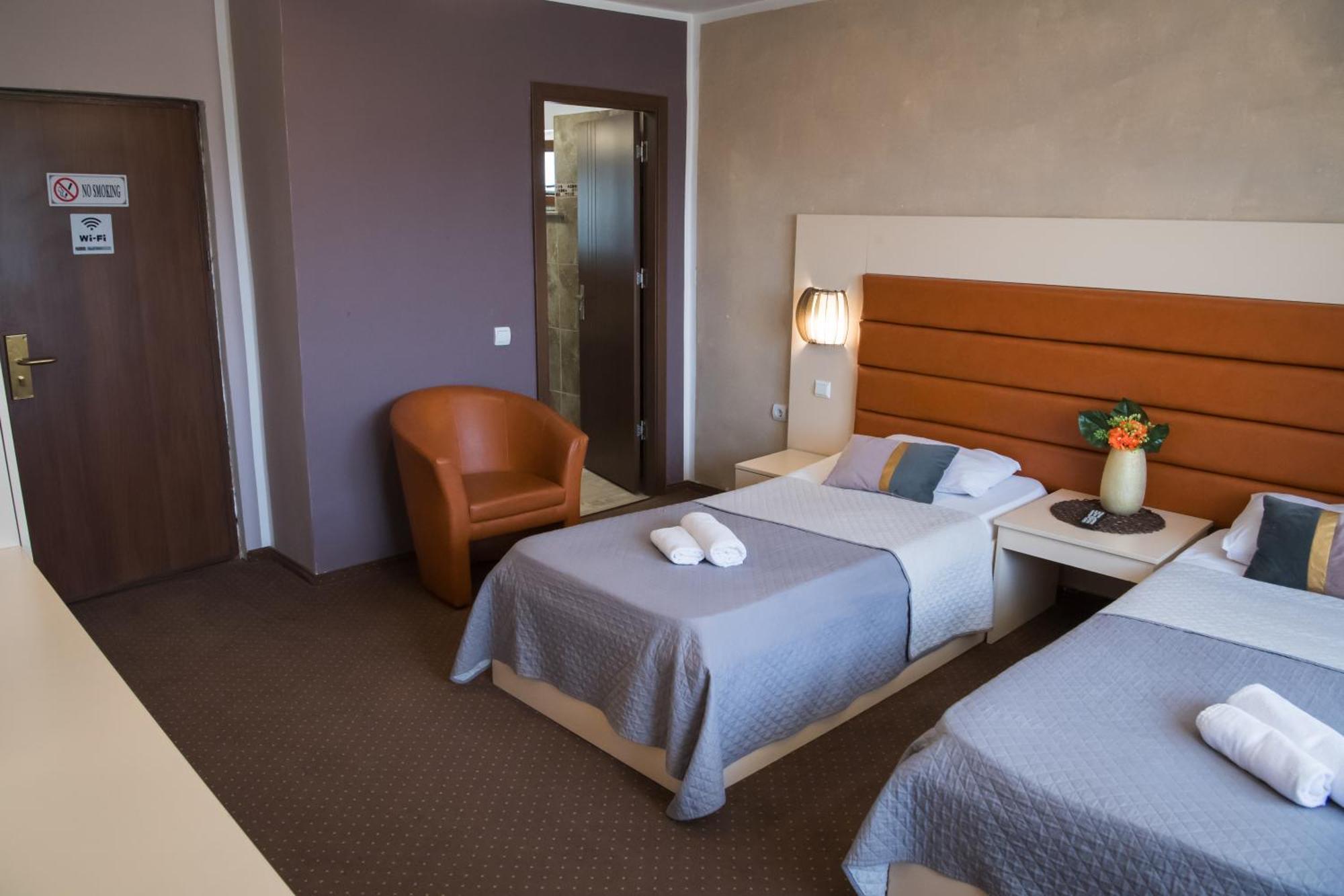 MBI Travel Inn Craiova Esterno foto
