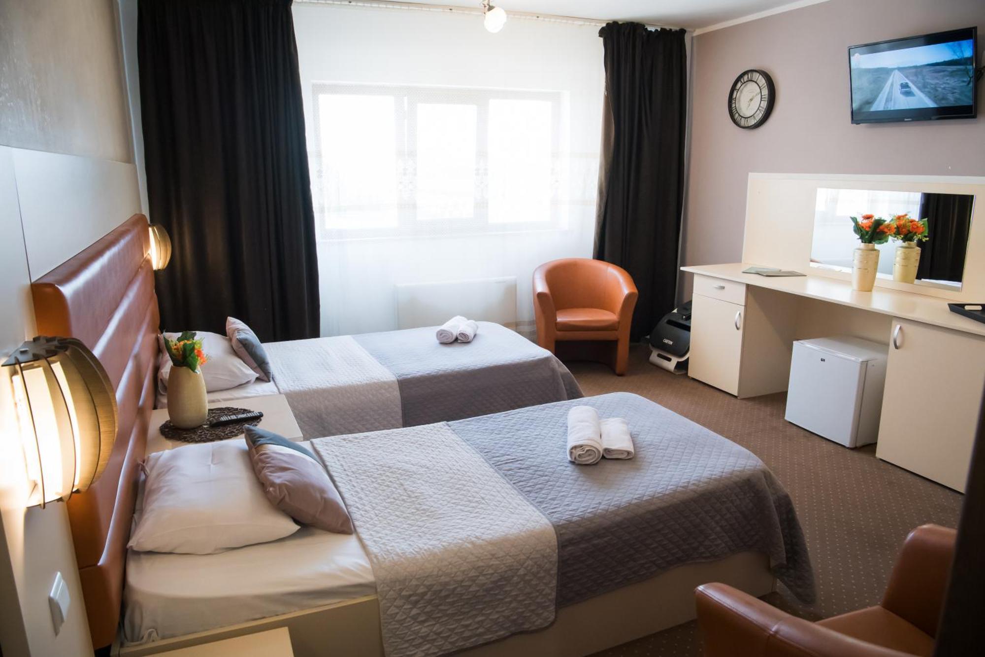 MBI Travel Inn Craiova Esterno foto