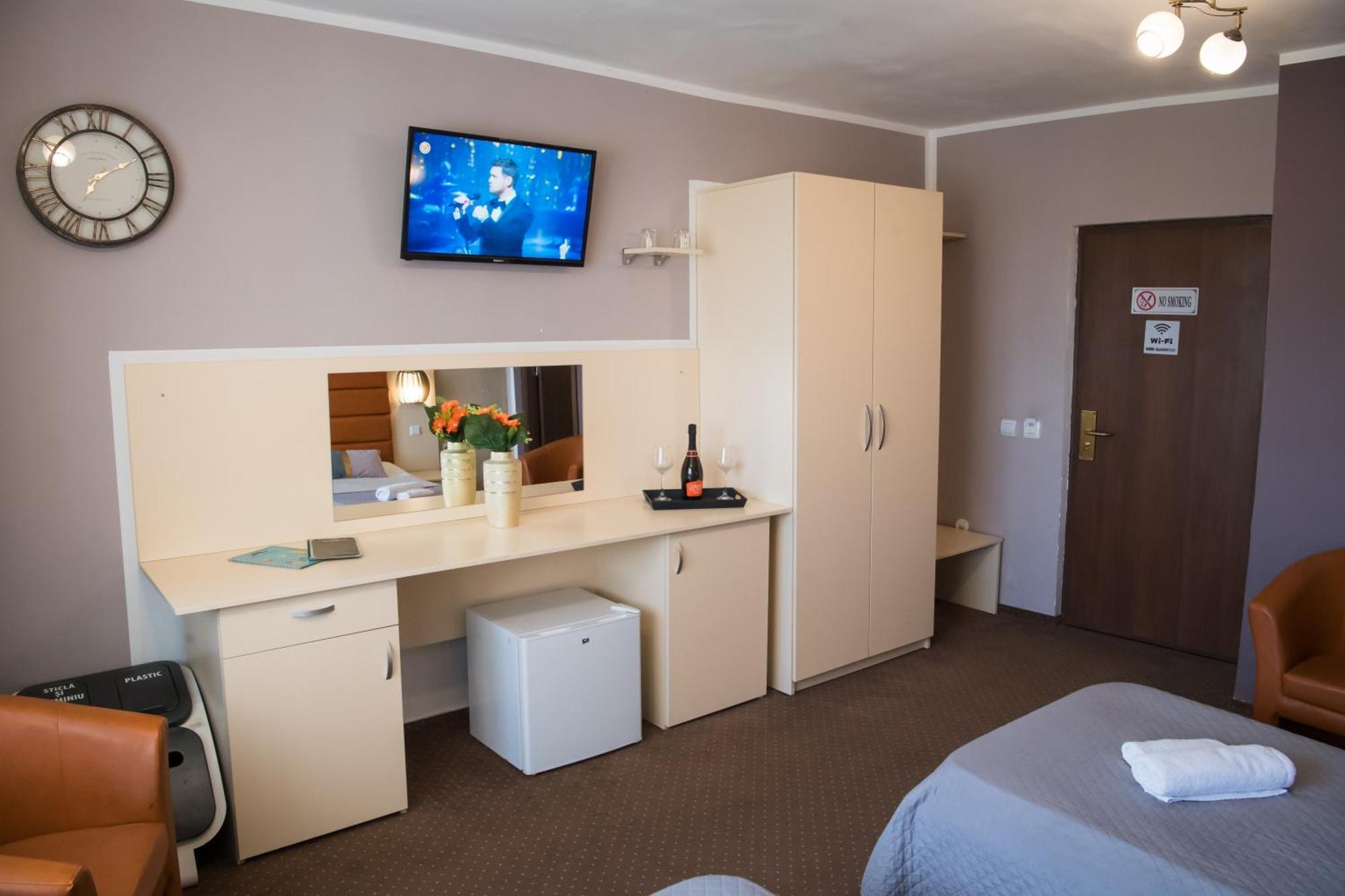 MBI Travel Inn Craiova Esterno foto
