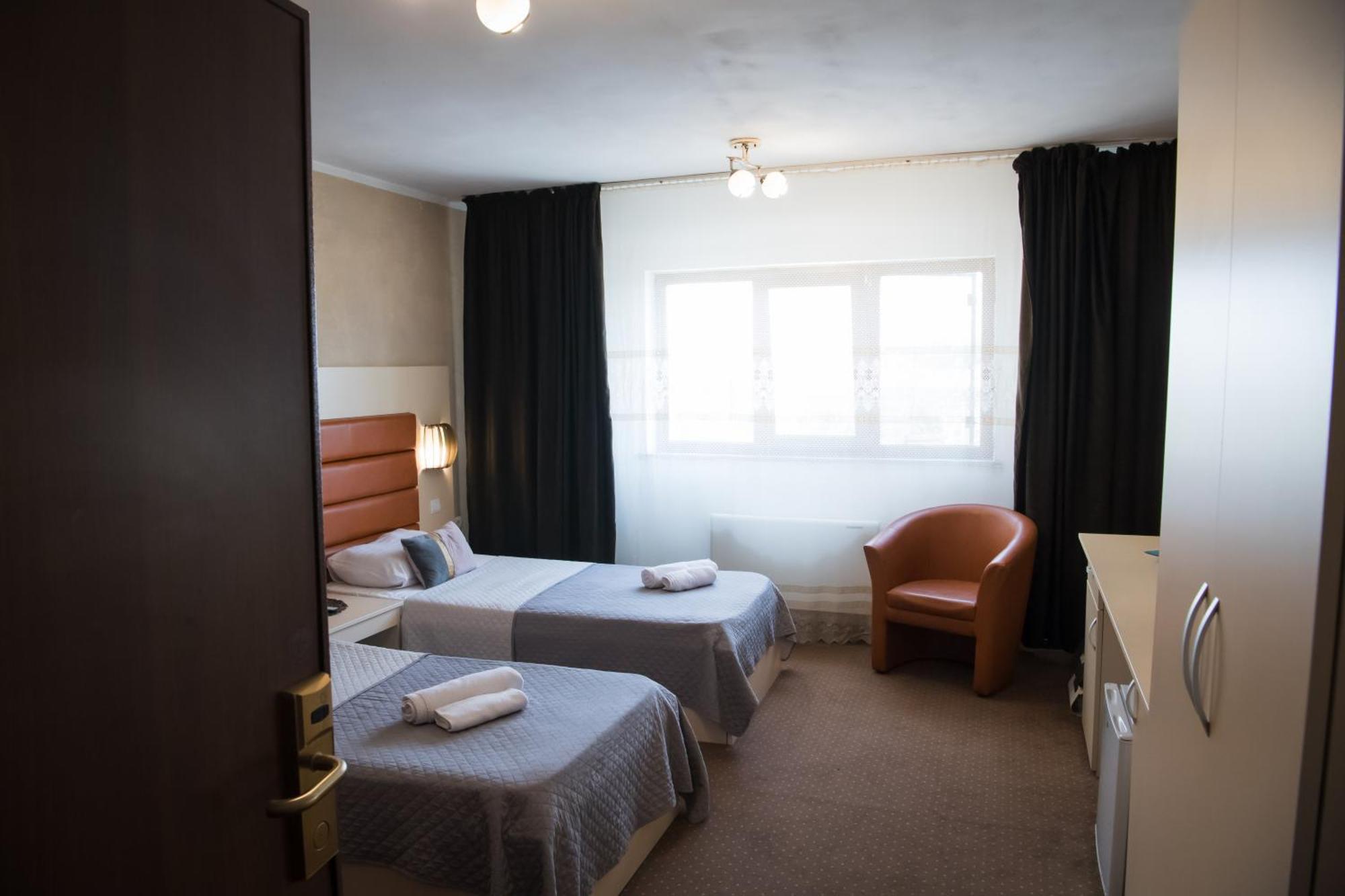 MBI Travel Inn Craiova Esterno foto