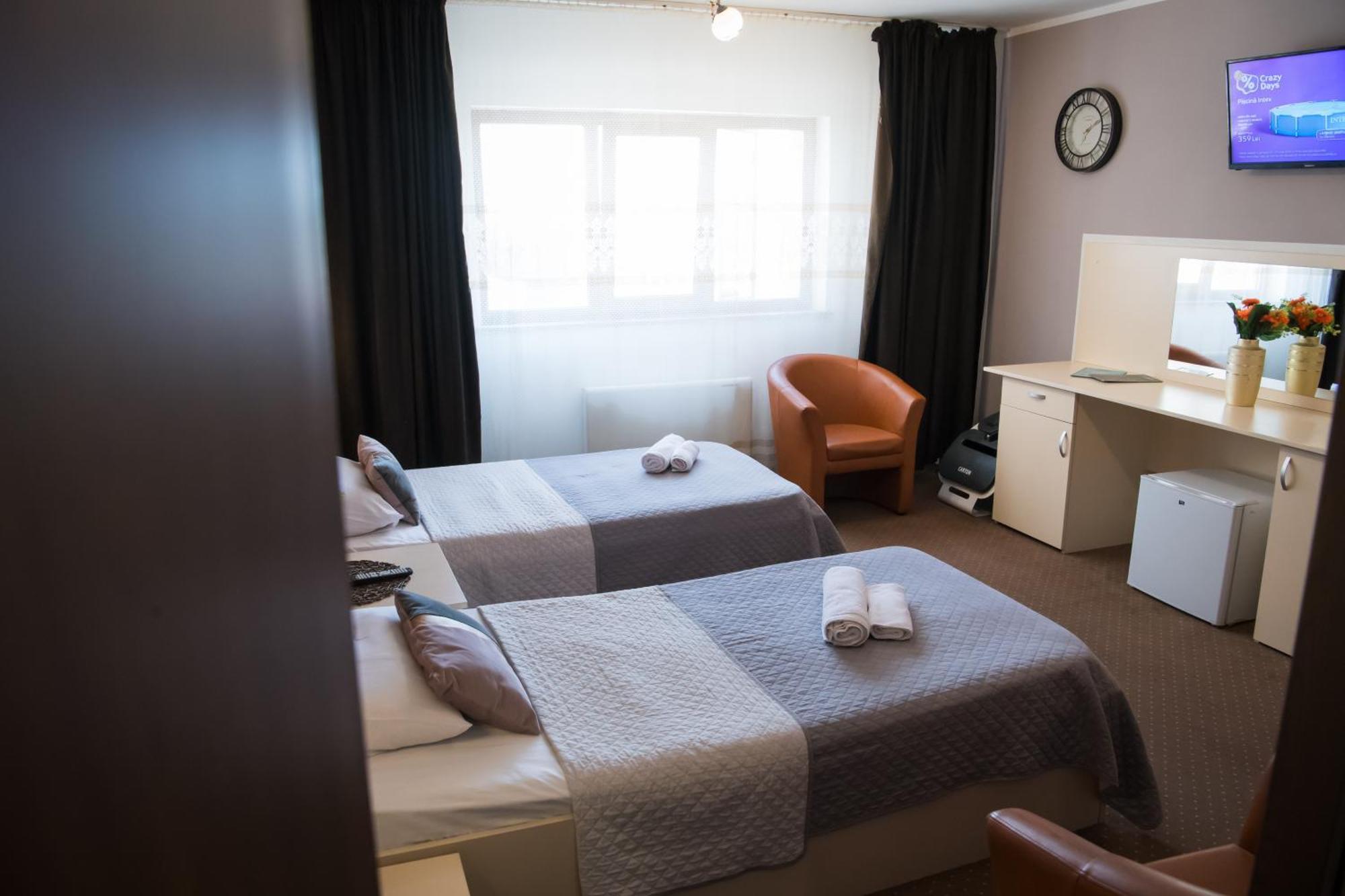 MBI Travel Inn Craiova Esterno foto