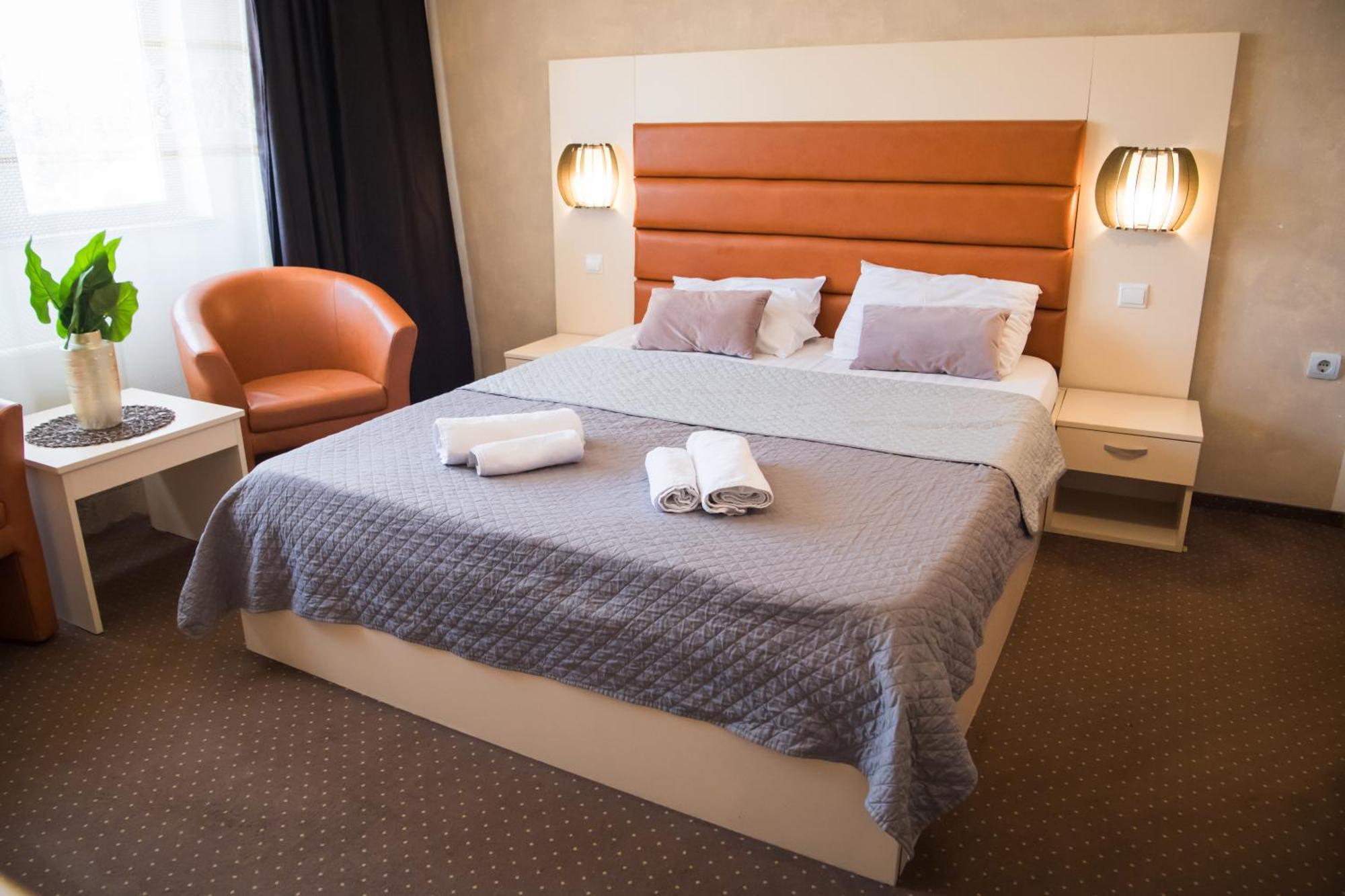 MBI Travel Inn Craiova Esterno foto