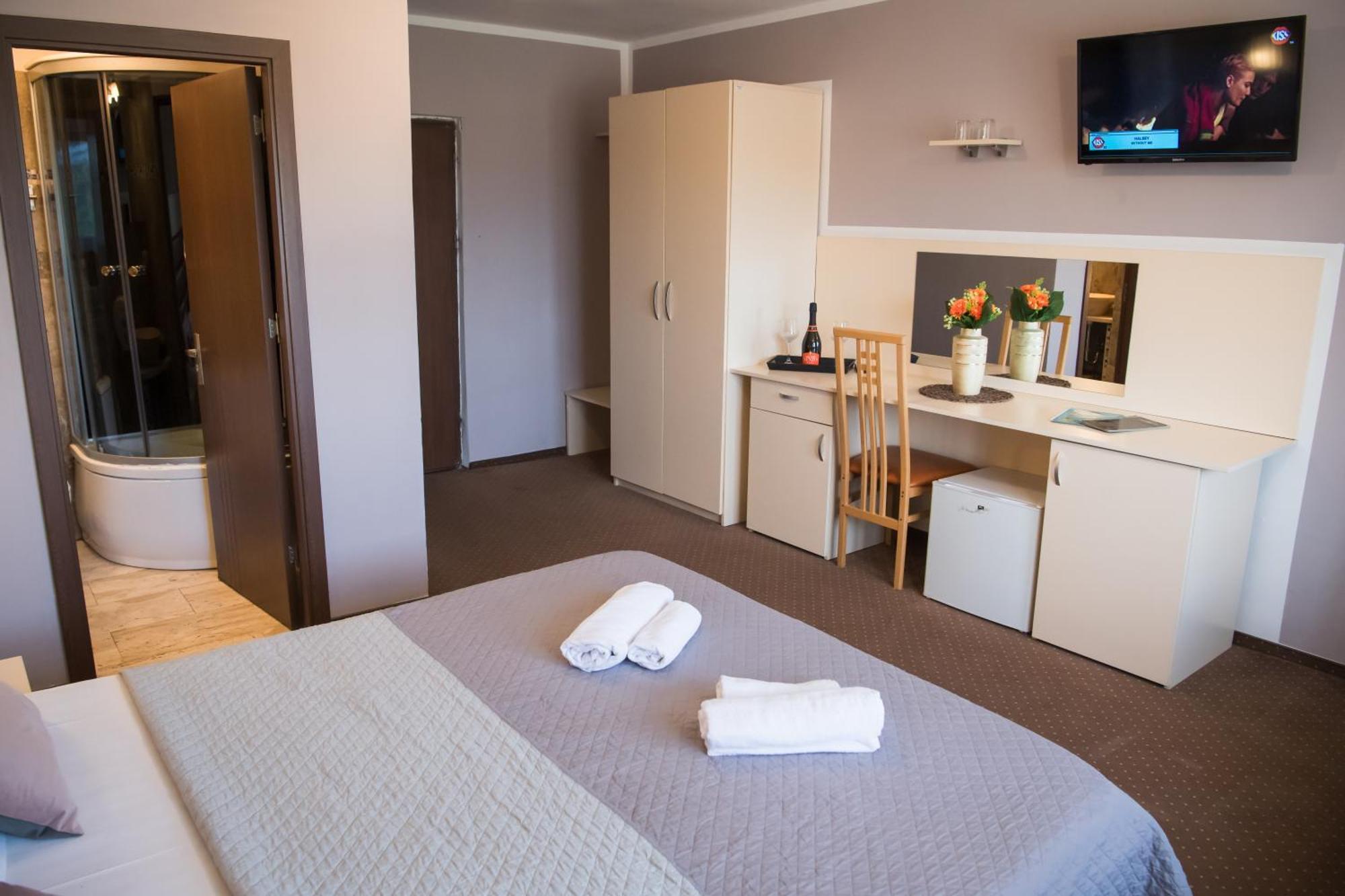 MBI Travel Inn Craiova Esterno foto