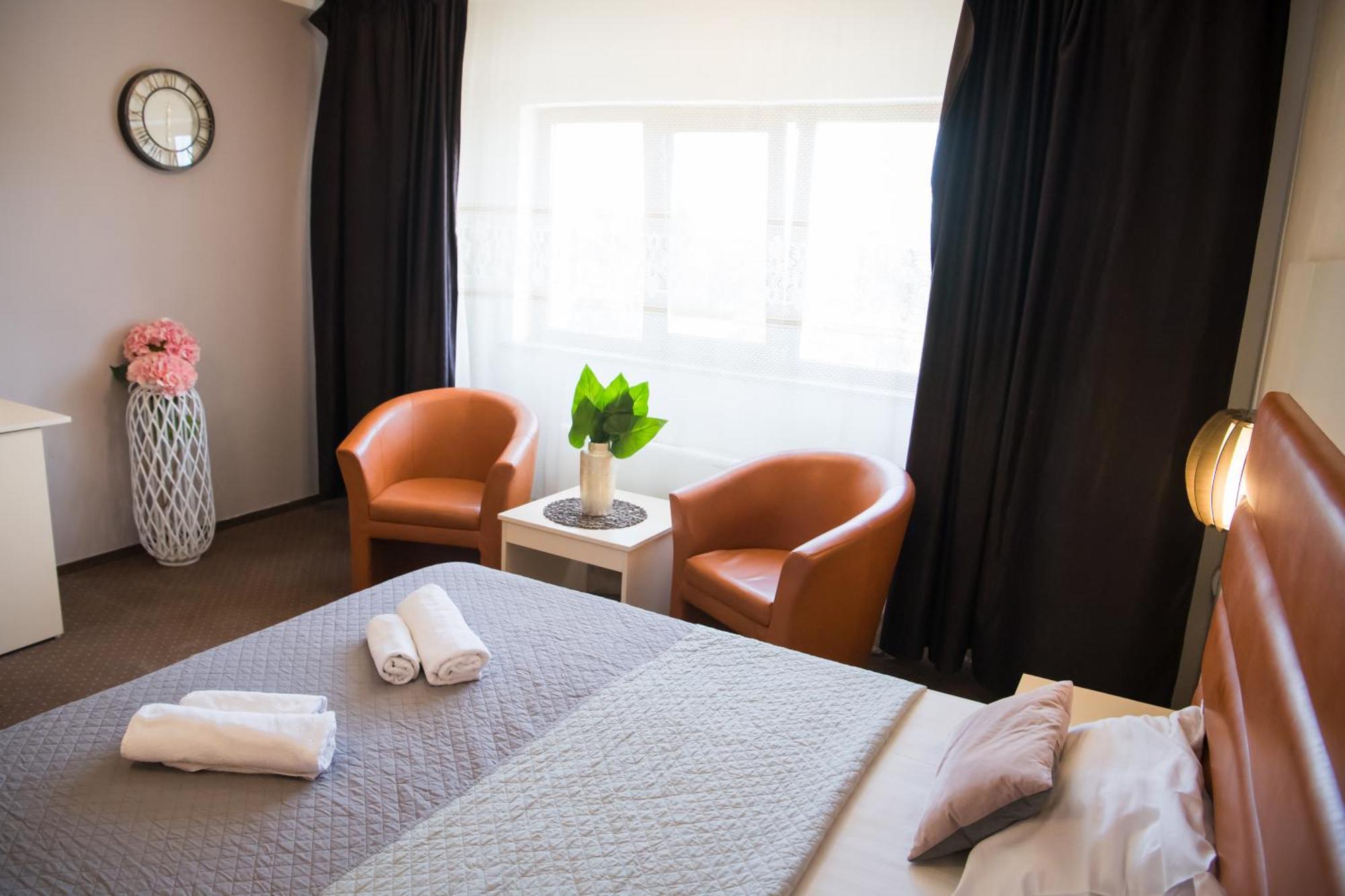 MBI Travel Inn Craiova Esterno foto