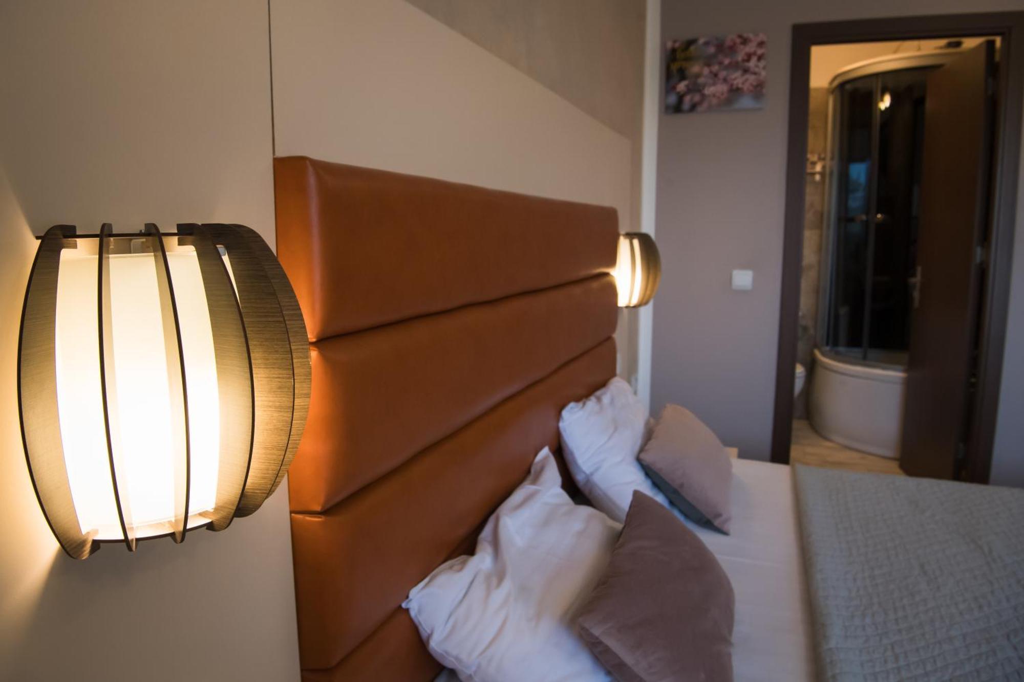 MBI Travel Inn Craiova Esterno foto