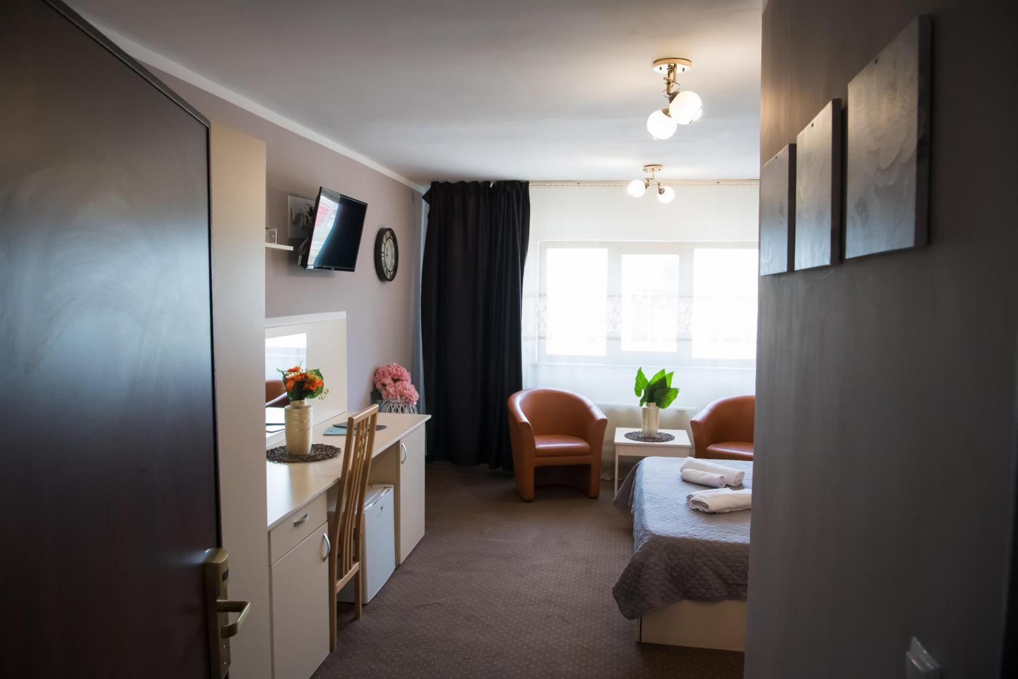 MBI Travel Inn Craiova Esterno foto