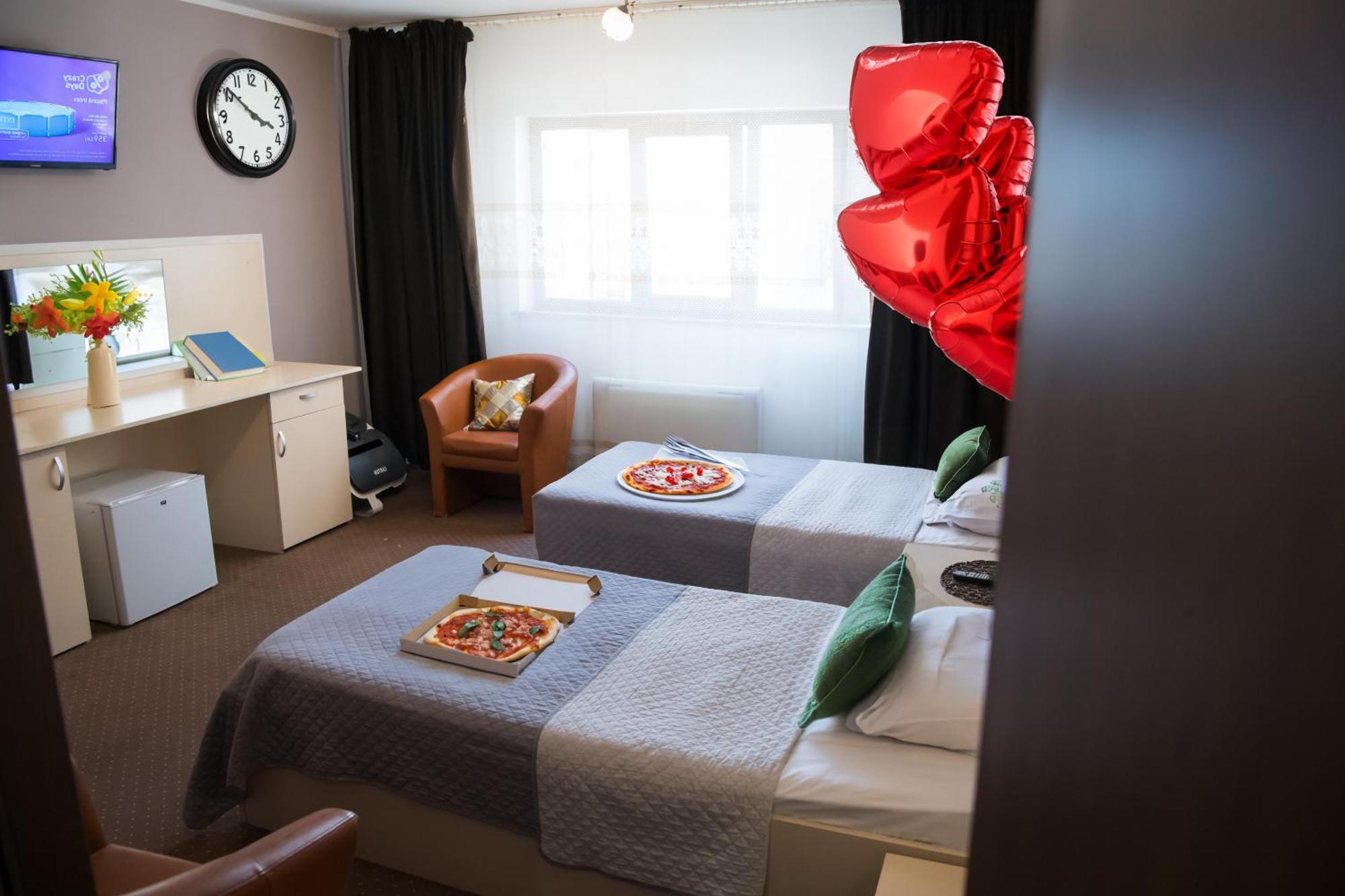 MBI Travel Inn Craiova Esterno foto